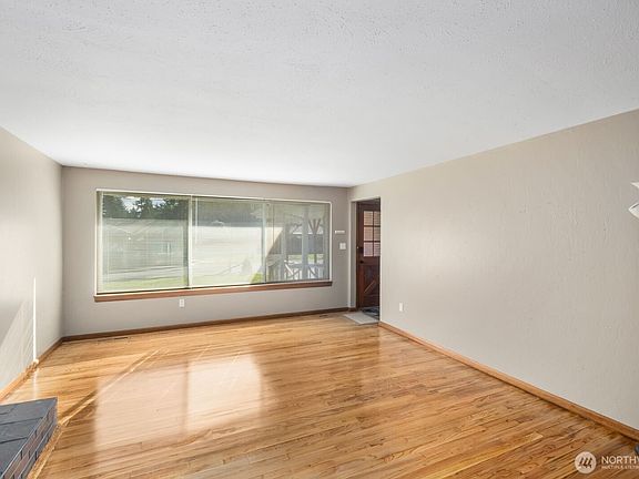5th image of 8415 Mt Tacoma Drive SW