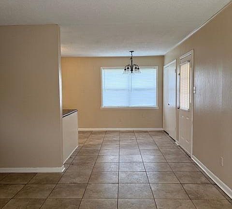 5th image of 2889 Normandy Dr