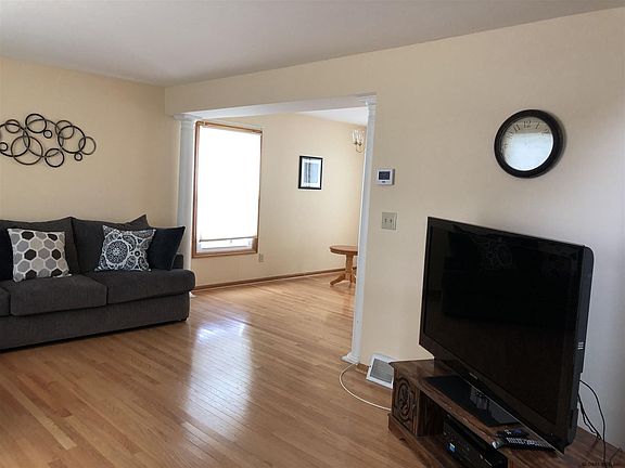 4th image of 25 Olde Nott Farm Rd