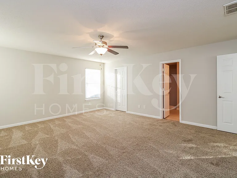 109 Sydney Ct — Photo 10