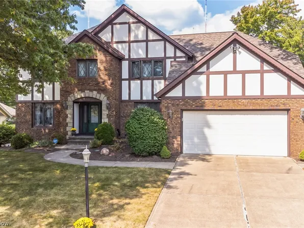 3587 Wynde Tree Dr, Seven Hills, OH 44131