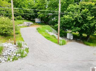 73 Lakeshore Dr, Eddyville, KY 42038