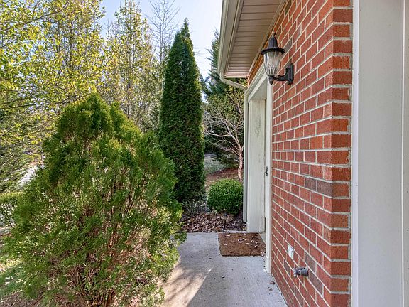 4th image of 450 Oak Tree Blvd