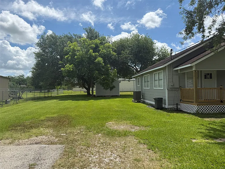8926 Courtney Dr — Photo 5