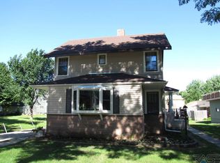 408 N Estey St, Luverne, MN 56156