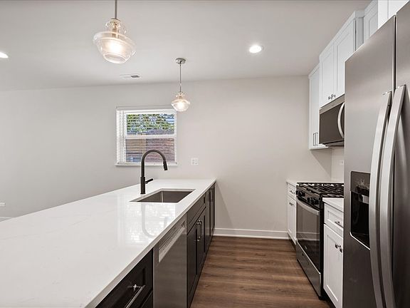 3rd image of 2314 W Arthur Ave #2