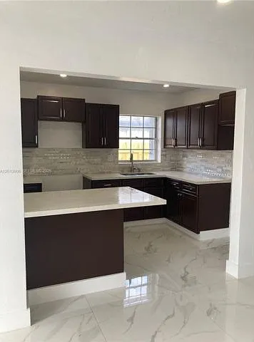 18767 SW 100th Ave — Photo 7