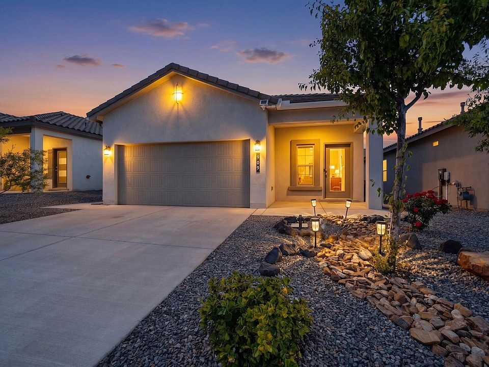1st image of 909 Tazanita Loop SE