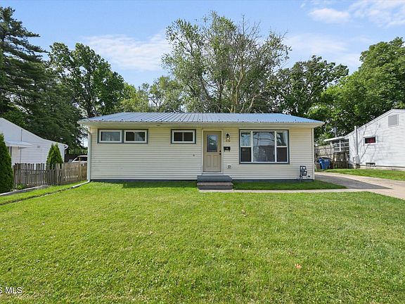 3rd image of 539 W Crawford Ave