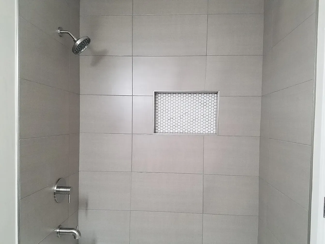 3 bed, 1200 sqft, $1,800 — Photo 3