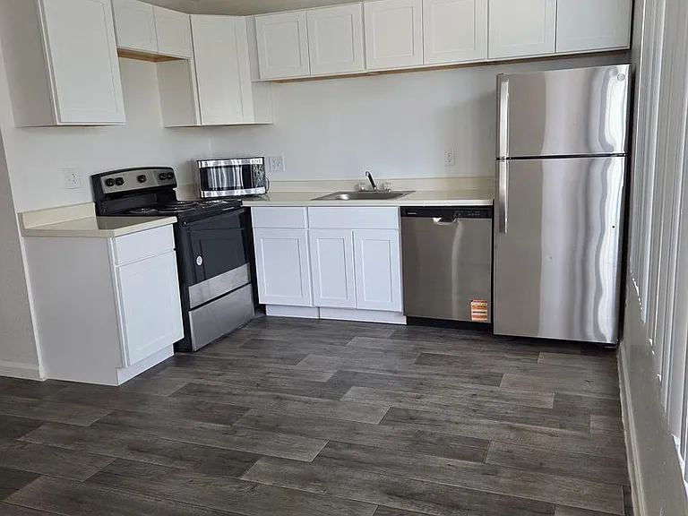 Sterling Pointe Apartments — Photo 18