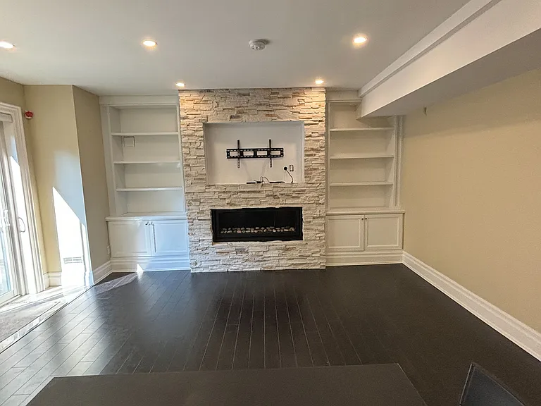 81 Chestnut Hills Pkwy #LOWER — Photo 6