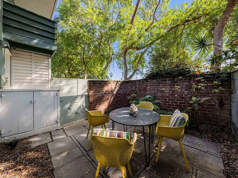 5150 1/2 Village Grn — Photo 11