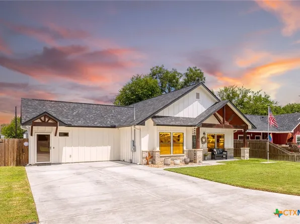 312 Holly Ave, Luling, TX 78648