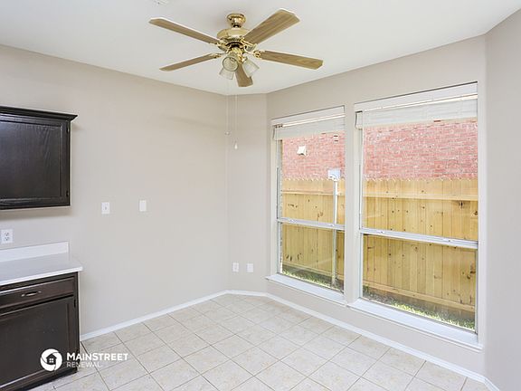 4th image of 1531 Summers Dr