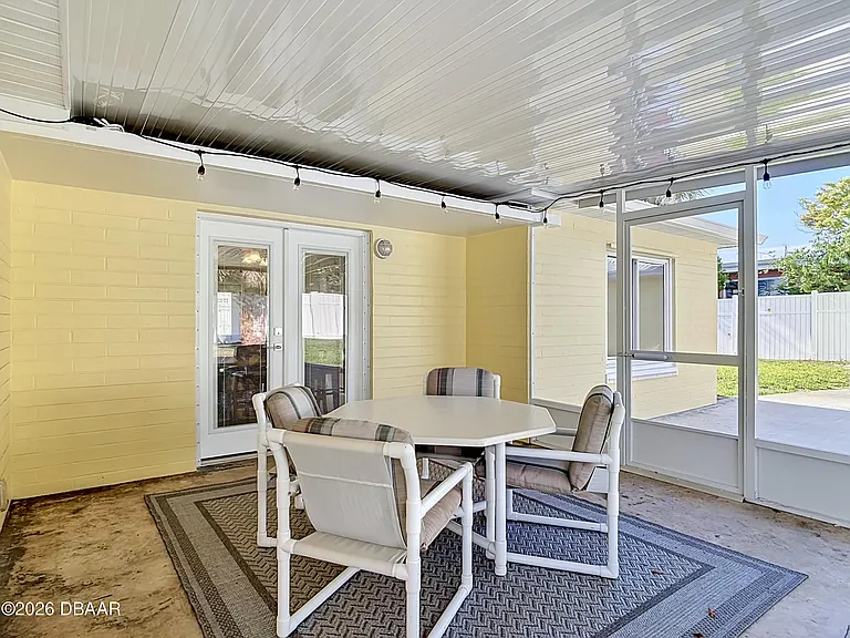 1621 N Oleander Ave — Photo 40