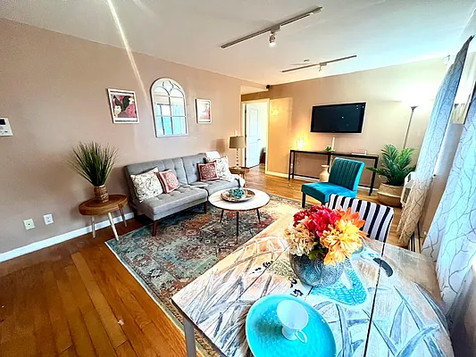 Sold by Voro, LLC | media 15