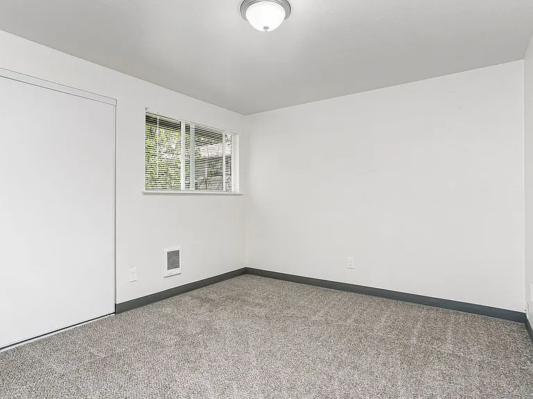 Erin Court — Photo 20