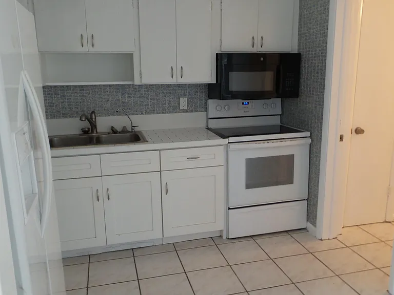 9459 SW 51st Ct — Photo 4