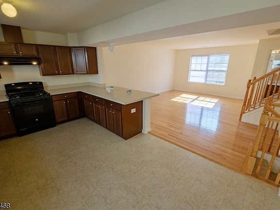 4th image of 15 Keenan St