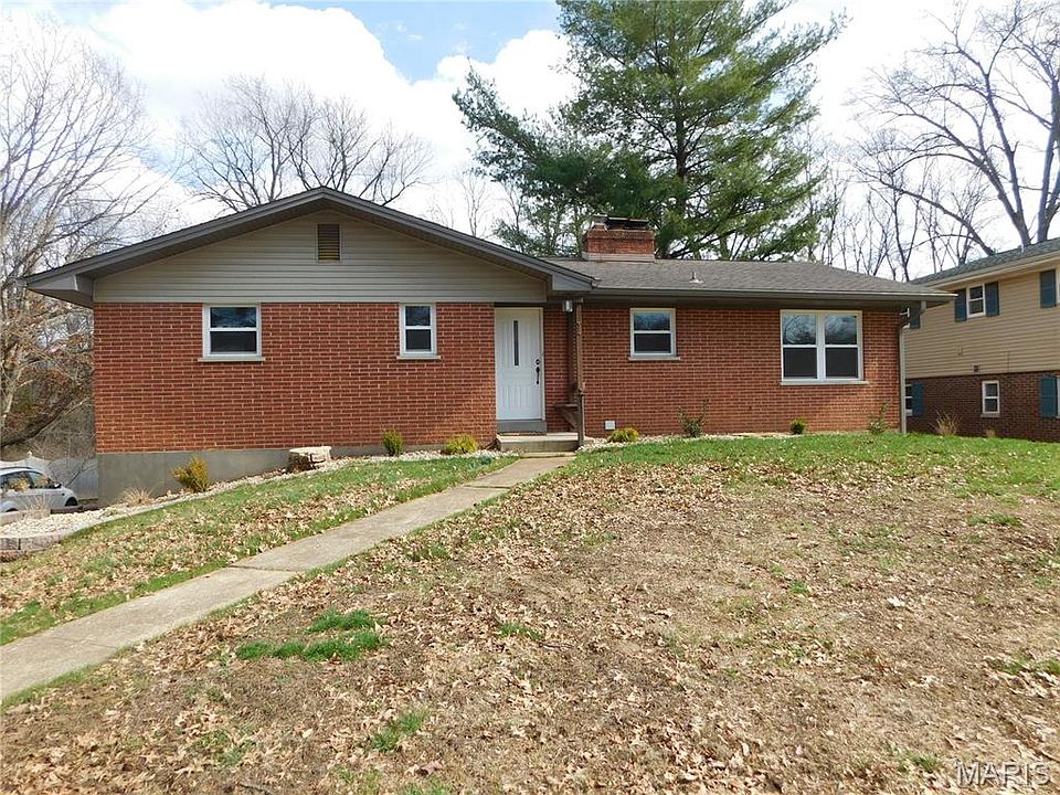 1st image of 34 Lake Forest Dr