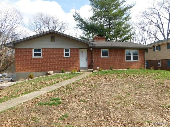 34 Lake Forest Dr, Belleville, IL 62220