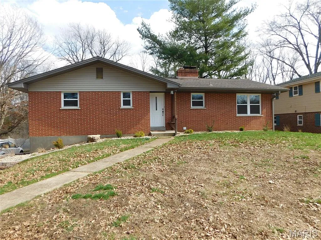 34 Lake Forest Dr photo 1