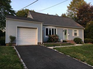 31 Dey Pl, Edison, NJ 08817