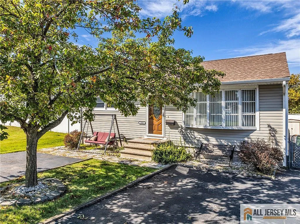 2 bed, 1.0 bath, 816 sqft, $2,650 — Photo 3