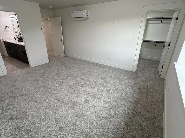 300 Seven Oaks Ln — Photo 6
