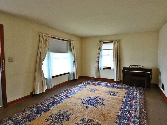 Spacious living room