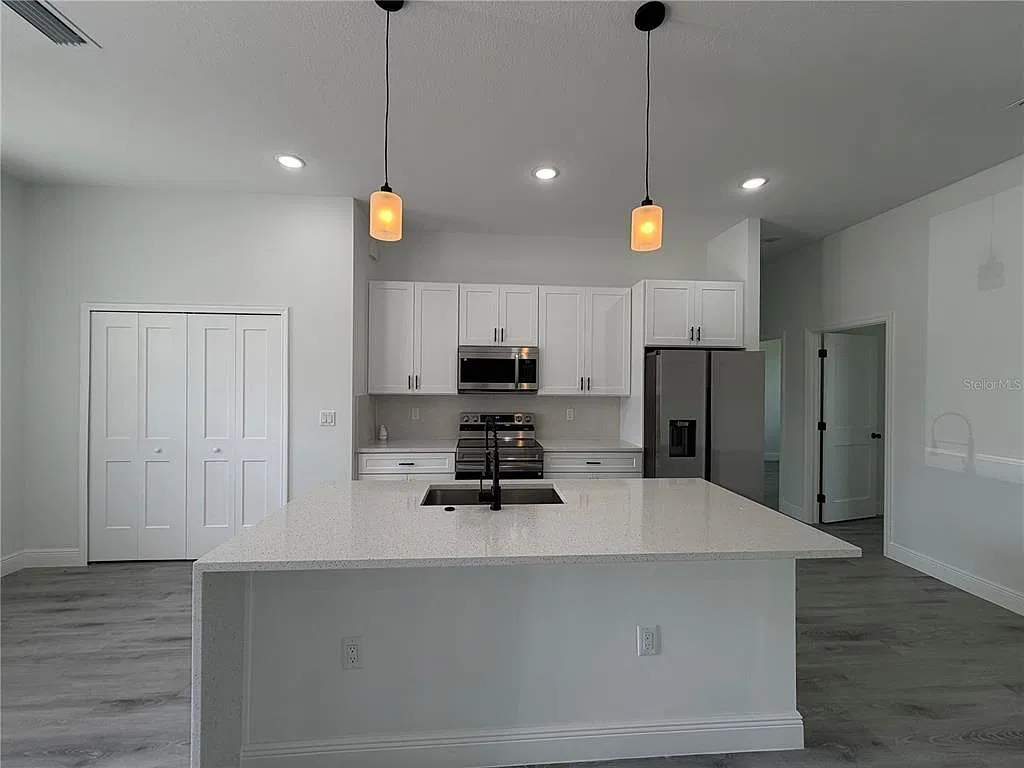 4 bed, 2.0 bath, 1750 sqft, $2,100 — Photo 2