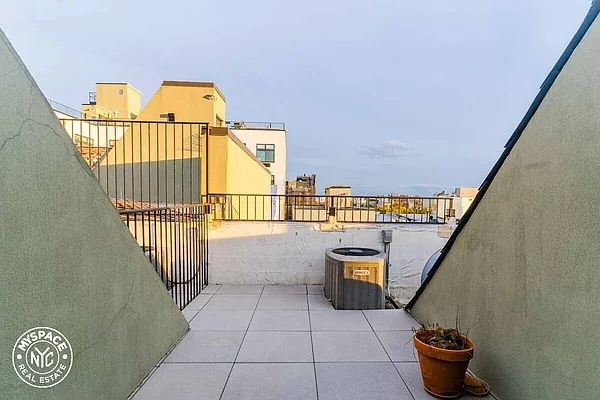 Rented by MySpaceNYC | media 40