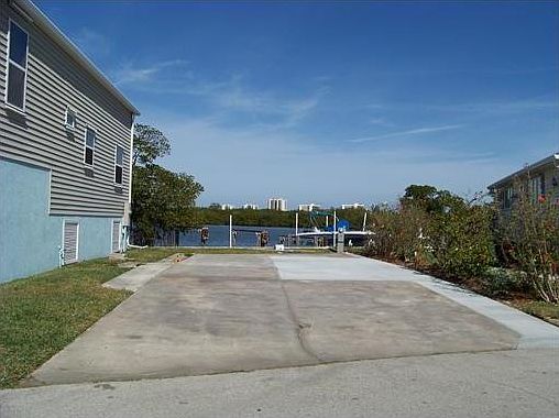1st image of 381 Nettles Blvd