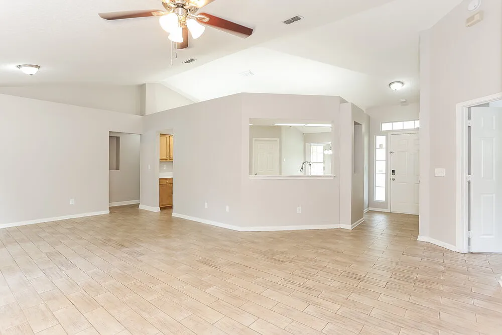 3 bed, 2.0 bath, 1444 sqft, $2,045 — Photo 3