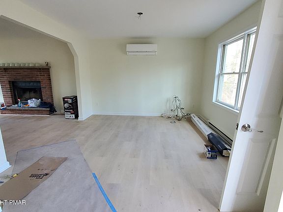 5th image of 320 Canterbury Rd