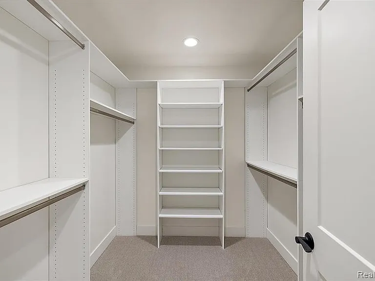 2911 Walsh Dr — Photo 32