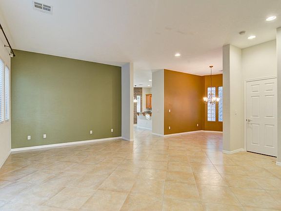 5th image of 367 Hollins Hall St