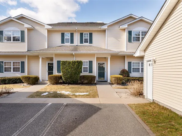 401 Aerie Way #401, East Quogue, NY 11942