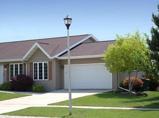 385 Pine Tree Dr, Fond Du Lac, WI 54935