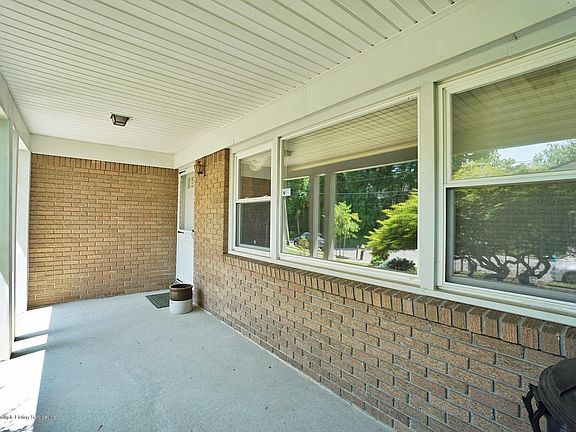 3rd image of 295 Mace St