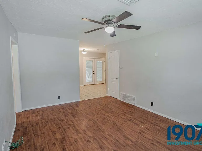 1618 Village Dr — Photo 5