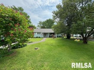 1204 S Commercial St, Benton, IL 62812