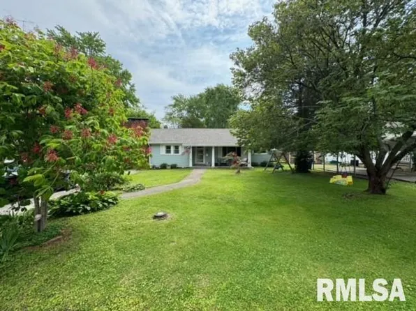 1204 S Commercial St, Benton, IL 62812
