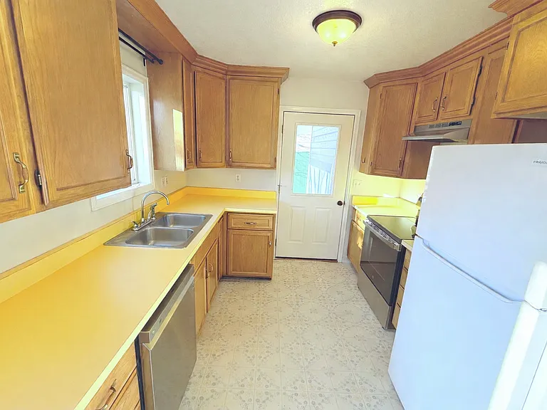726 Lillian Ln #202 — Photo 16