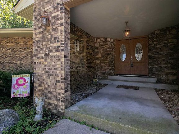3rd image of 2800 Woodhill Dr