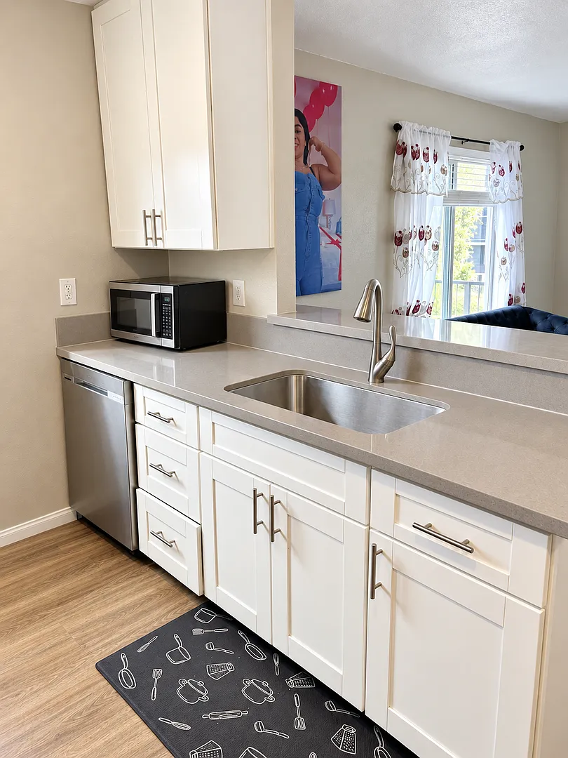 3746 Swift Ave — Photo 2