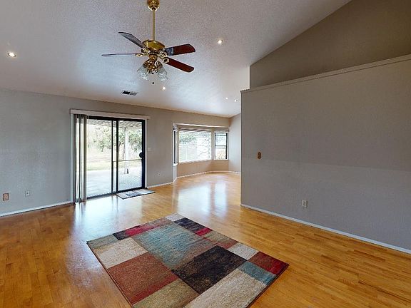 3rd image of 834 River Bluff Dr