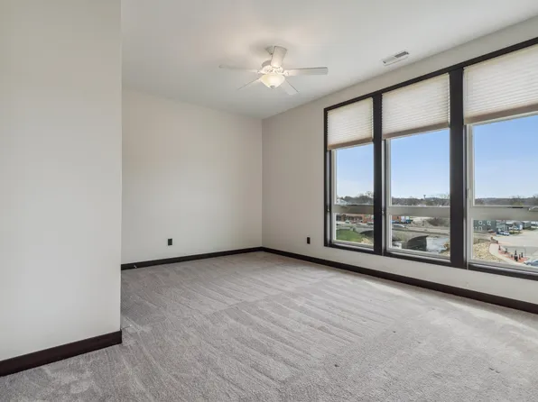 120 Twin Steeples Cir NE Unit 318, Dyersville, IA 52040