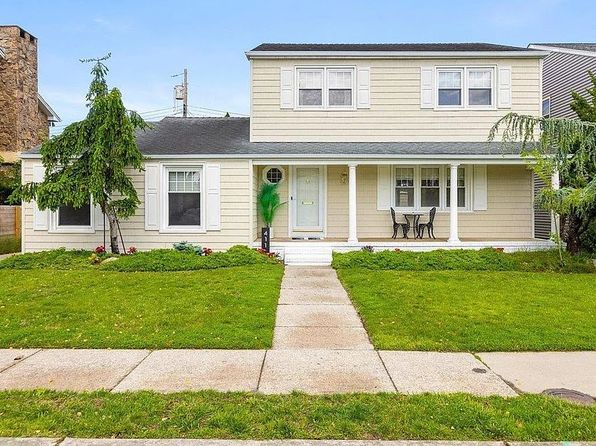 411 N Douglas Ave